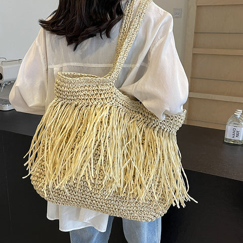 Sac à bandoulière tressé en paille pour femme avec pompon grande capacité