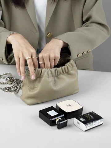 Sac plissé nuage haut de gamme pour femmes de marque populaire, sac pour femmes en cuir de vachette, sac à bandoulière, chaîne à billes dorées