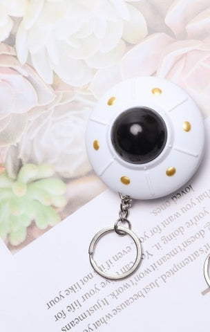 Porte-clés pendentif soucoupe volante lumineuse en plastique