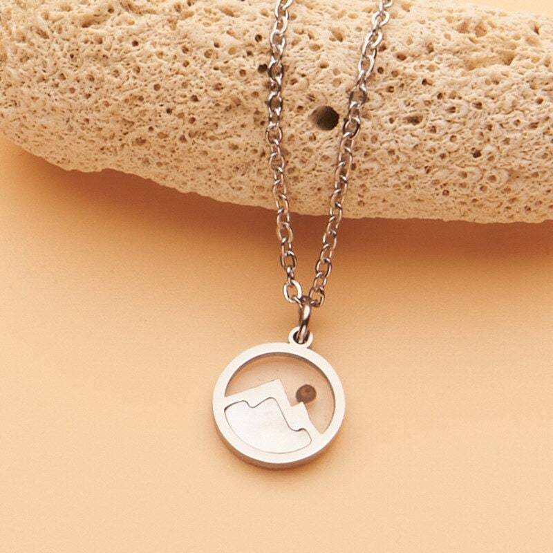 Fashion Jewelry Retro Style Round Necklace - Fashionner