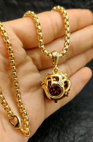 Pendentif Om Rudraksha avec chaîne