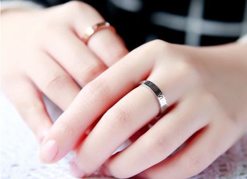Bague de couple en diamant avec chiffres romains
