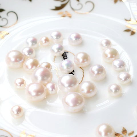 Buy Half-Hole Aurora-Colored Natural Freshwater Flat-Round White Pearls online at Fashionner.