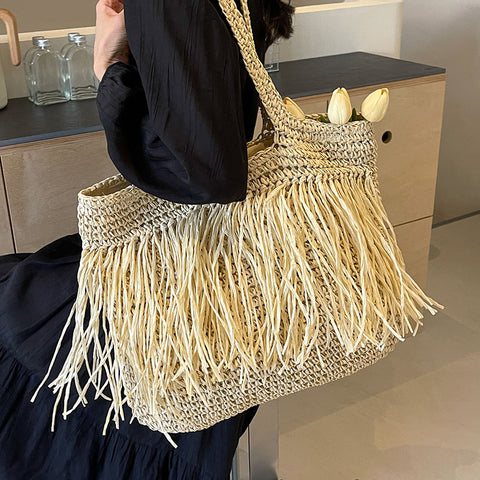 Sac à bandoulière tressé en paille pour femme avec pompon grande capacité