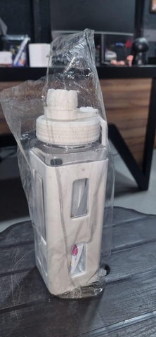 Bouteille d'eau avec paille