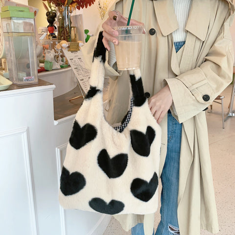 Sac à bandoulière large en peluche motif cœur pour femme