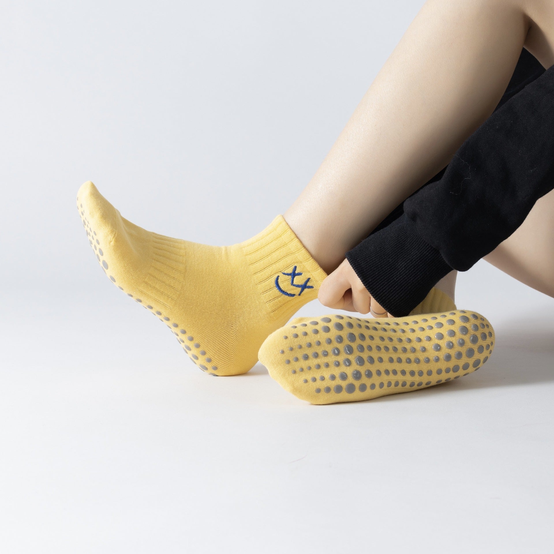 Embroidered Yoga Socks Women's Breathable Non-slip New Proud Drops - Fashionner