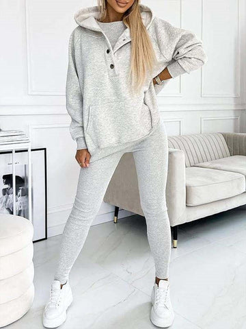 Ensemble trois pièces athleisure : sweat à capuche, gilet ajusté et pantalon à fil épais