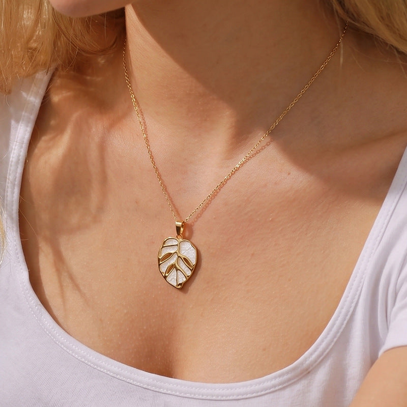 Buy Monstera-Shaped Versatile Accessory For Commuting online at Fashionner.