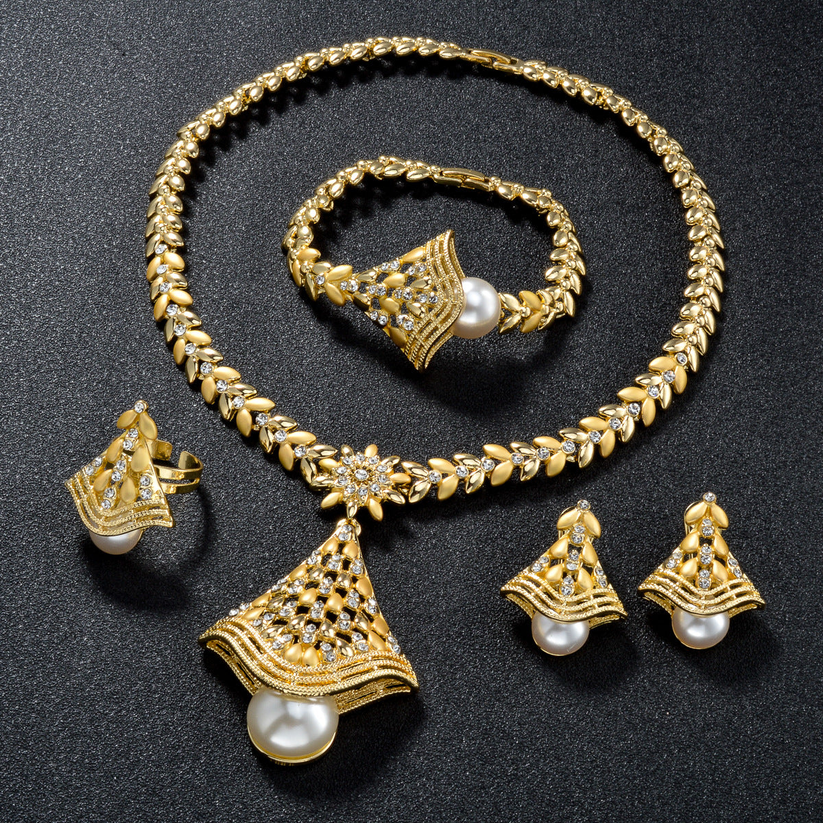 Buy Jewelry 18K Gold-Plated Leaf Necklace online at Fashionner.