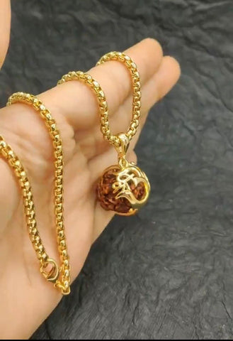 Pendentif Om Rudraksha avec chaîne