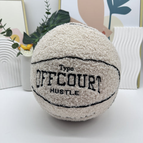 Poupée en peluche en forme de ballon de basket