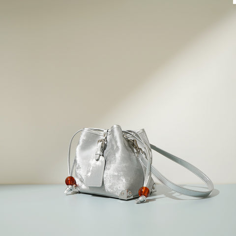 Nouveau Sac Bandoulière Asymétrique en Cuir Satiné Chinois