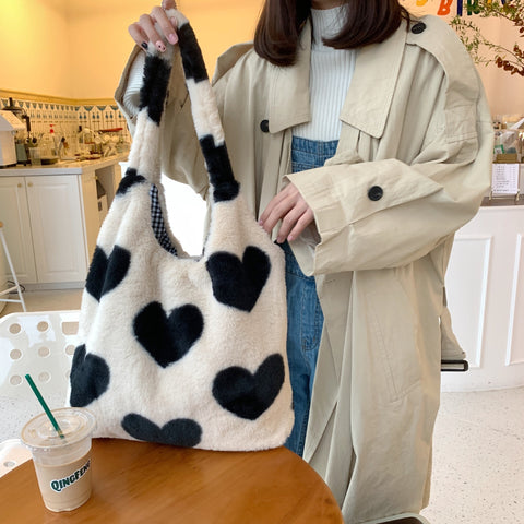 Sac à bandoulière large en peluche motif cœur pour femme