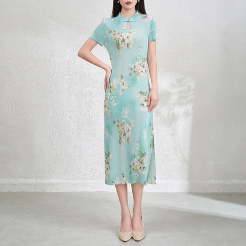 Robe cheongsam avec taille plissée et jupe longue
