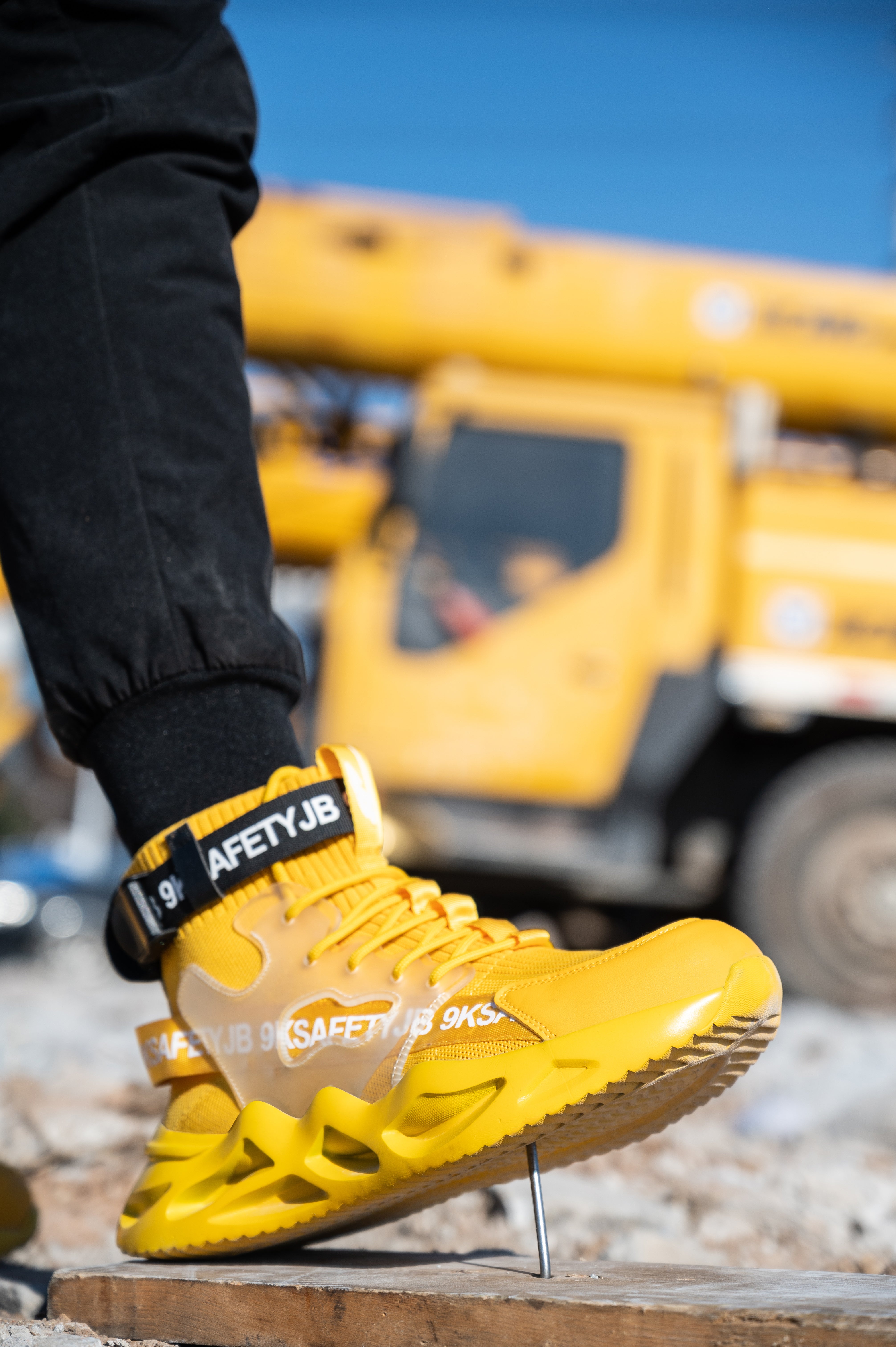 New Style Anti-Smashing Safety Protective Shoes Mesh Breathable Anti-Piercing Work Shoes PU Soft Sole Light Shoes For Men - Fashionner