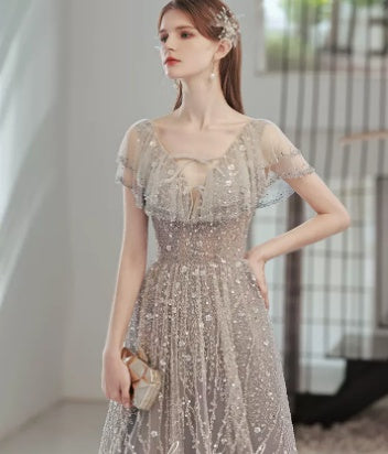 Robe de cocktail de soirée élégante et distinguée