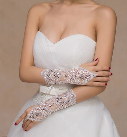 Nouveaux Gants de Mariage Courts en Dentelle de Mariée avec Diamants Accessoires de Mariage