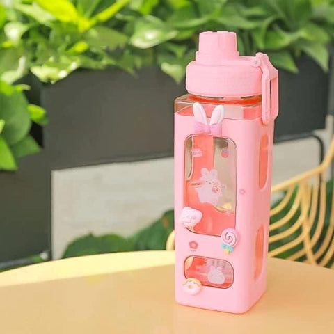 Bouteille d'eau avec paille