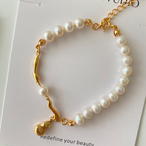 Buy Fashionable Adjustable Pearl-Style Waterdrop Bracelet online at Fashionner.