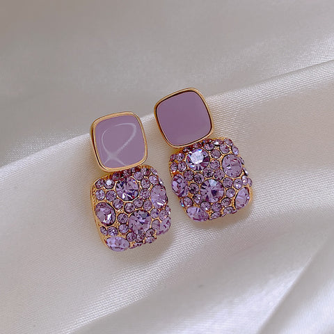 Boucles d'oreilles clous géométriques en forme de cube orné de strass, tendance et élégantes