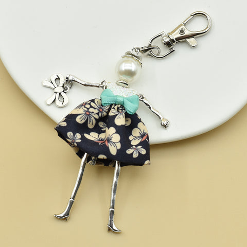 Porte-clés pour femme, pendentif de sac à main fait à la main avec personnage de dessin animé
