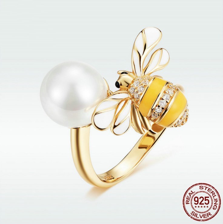 Bee-studded lady ring