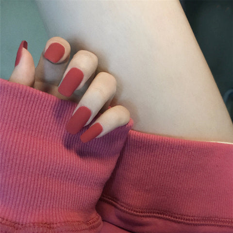 Finished manicure with false nails - Fashionner