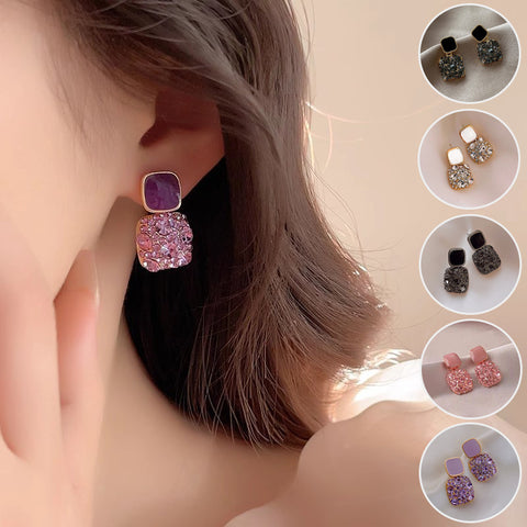 Boucles d'oreilles clous géométriques en forme de cube orné de strass, tendance et élégantes