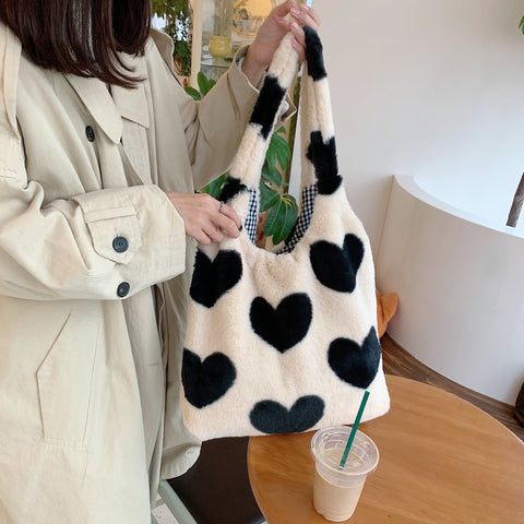 Sac à bandoulière large en peluche motif cœur pour femme