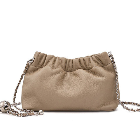 Sac plissé nuage haut de gamme pour femmes de marque populaire, sac pour femmes en cuir de vachette, sac à bandoulière, chaîne à billes dorées