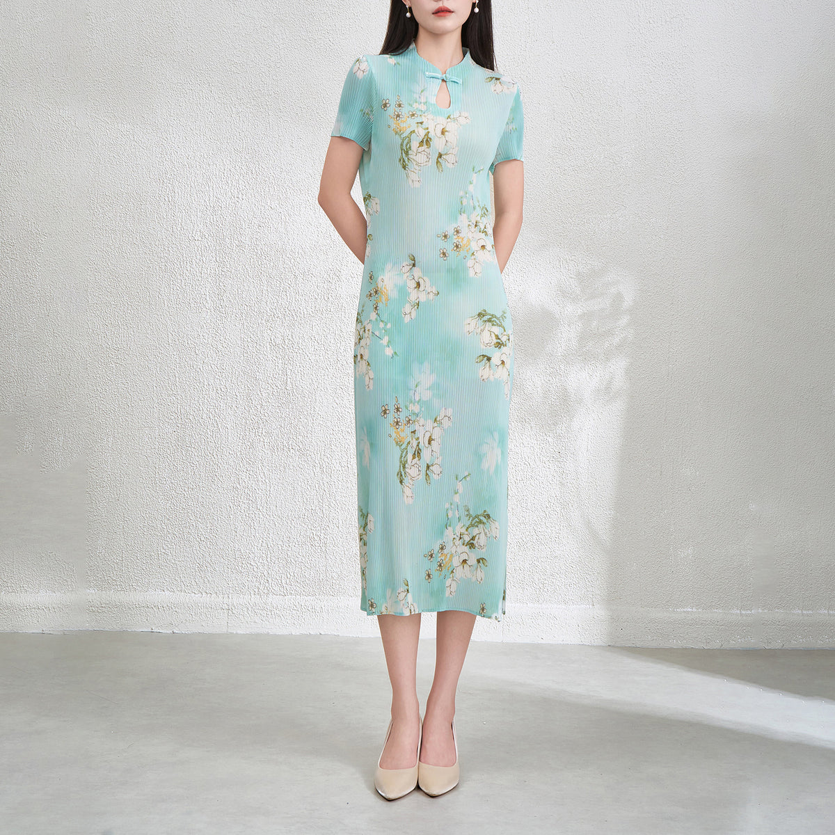 Robe cheongsam avec taille plissée et jupe longue