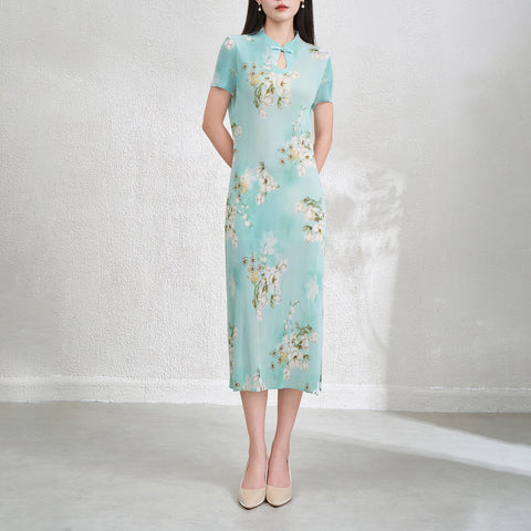 Robe cheongsam avec taille plissée et jupe longue