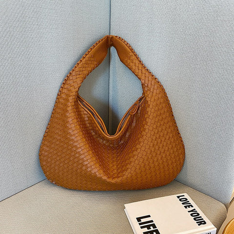 Sac tissé haut de gamme français pour femme, sac polyvalent à bandoulière ou à l'épaule, sac de transport transfrontalier texturé de niche, portable pour les trajets quotidiens