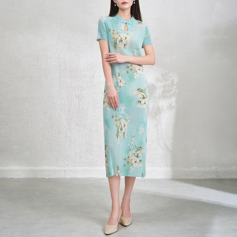 Robe cheongsam avec taille plissée et jupe longue