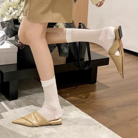 Cross pointed flat bottomed slippers with a toe wrap, half flat heel, soft soled women's sandals for external wear
