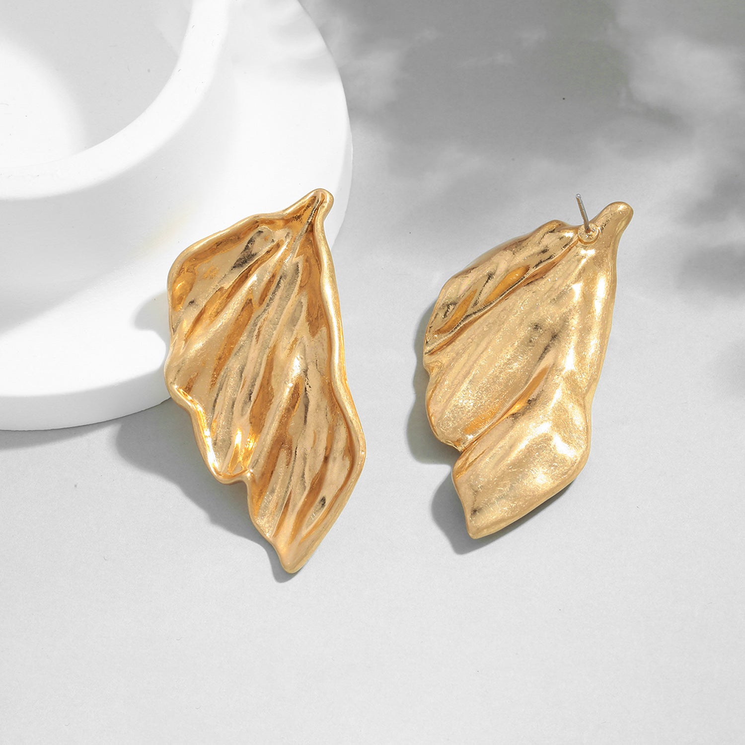 Buy European And American Retro Ear Studs Cold Style Maillard Autumn And Winter Leaf Ear Studs Simple Elegant High-End Light Luxury Women'S Earrings online at Fashionner.