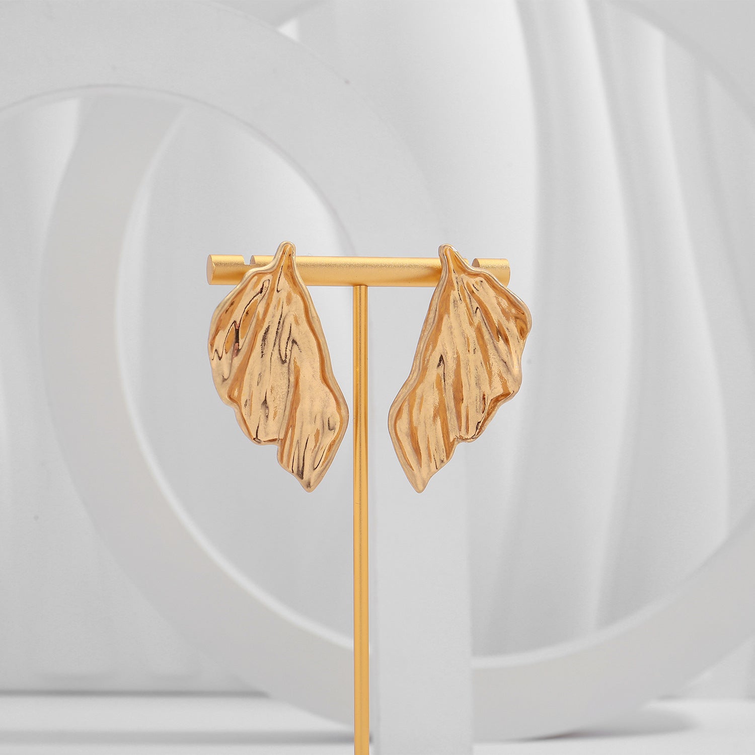 Buy European And American Retro Ear Studs Cold Style Maillard Autumn And Winter Leaf Ear Studs Simple Elegant High-End Light Luxury Women'S Earrings online at Fashionner.