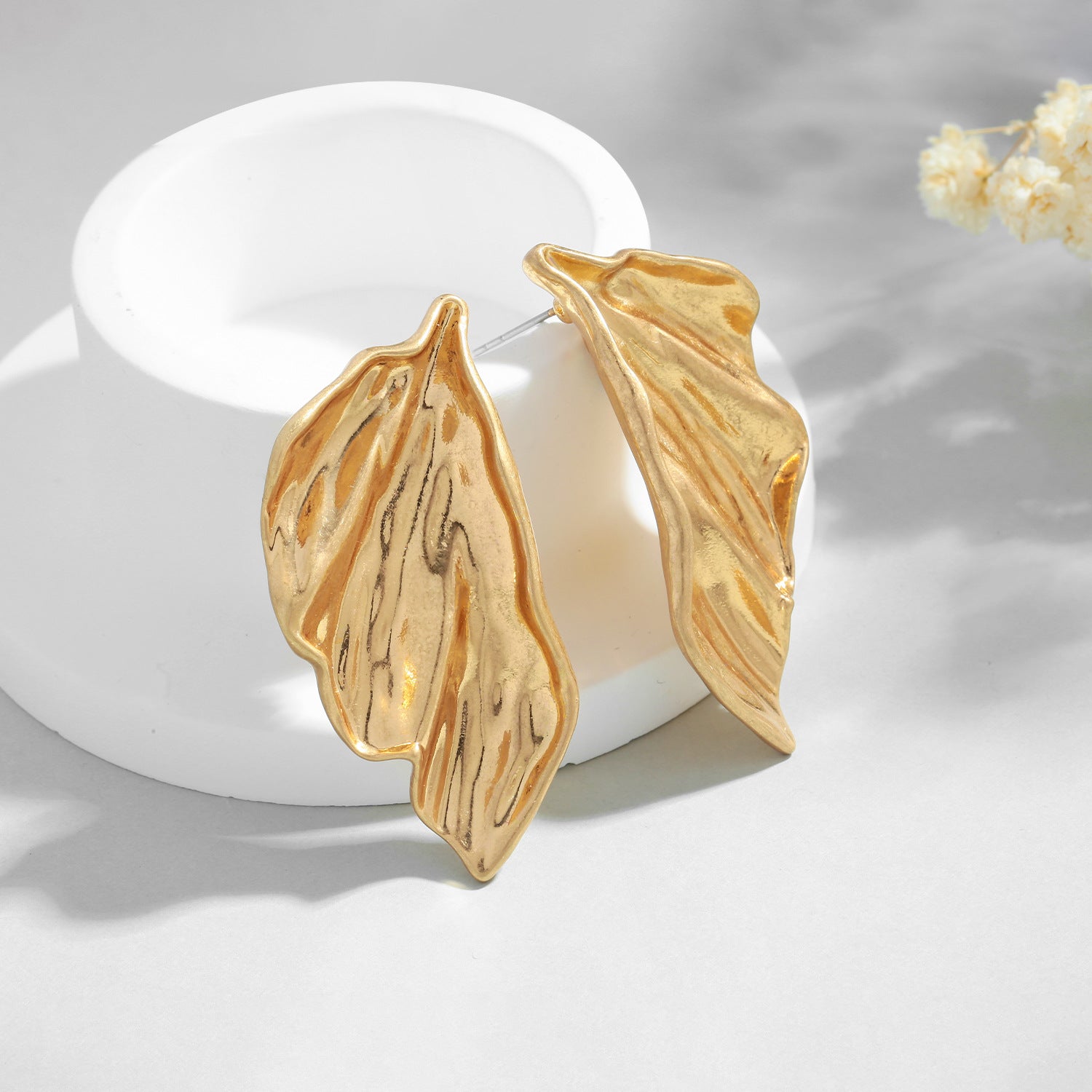 Buy European And American Retro Ear Studs Cold Style Maillard Autumn And Winter Leaf Ear Studs Simple Elegant High-End Light Luxury Women'S Earrings online at Fashionner.