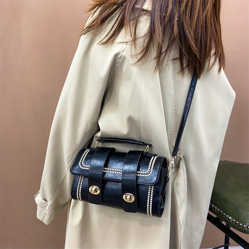 Versatile Fashion Portable Messenger Bag - Fashionner