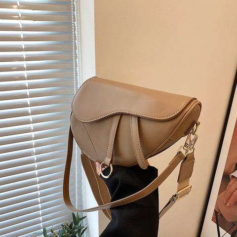 Fashion Crossbody Saddle Solid Color Single-shoulder Bag - Fashionner
