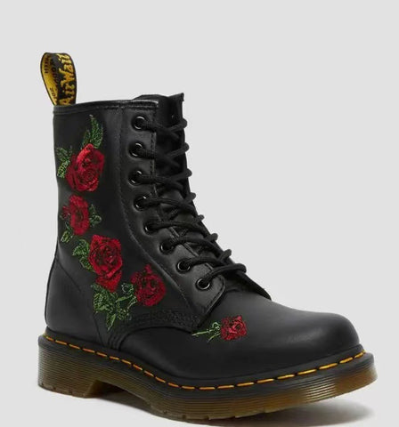 Fanghe Ethnic Style Embroidered Flower Boots - Fashionner