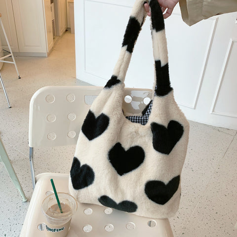 Sac à bandoulière large en peluche motif cœur pour femme
