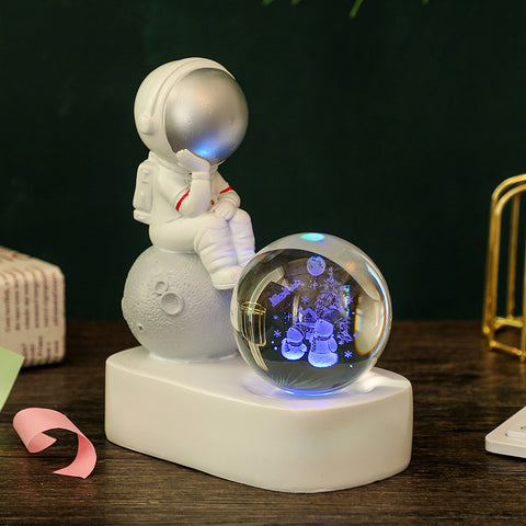 Veilleuse Lumineuse en Résine Créative avec Boule en Cristal et Astronaute