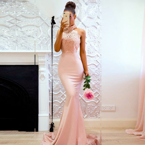 Robe de soirée sans manches en dentelle avec licol