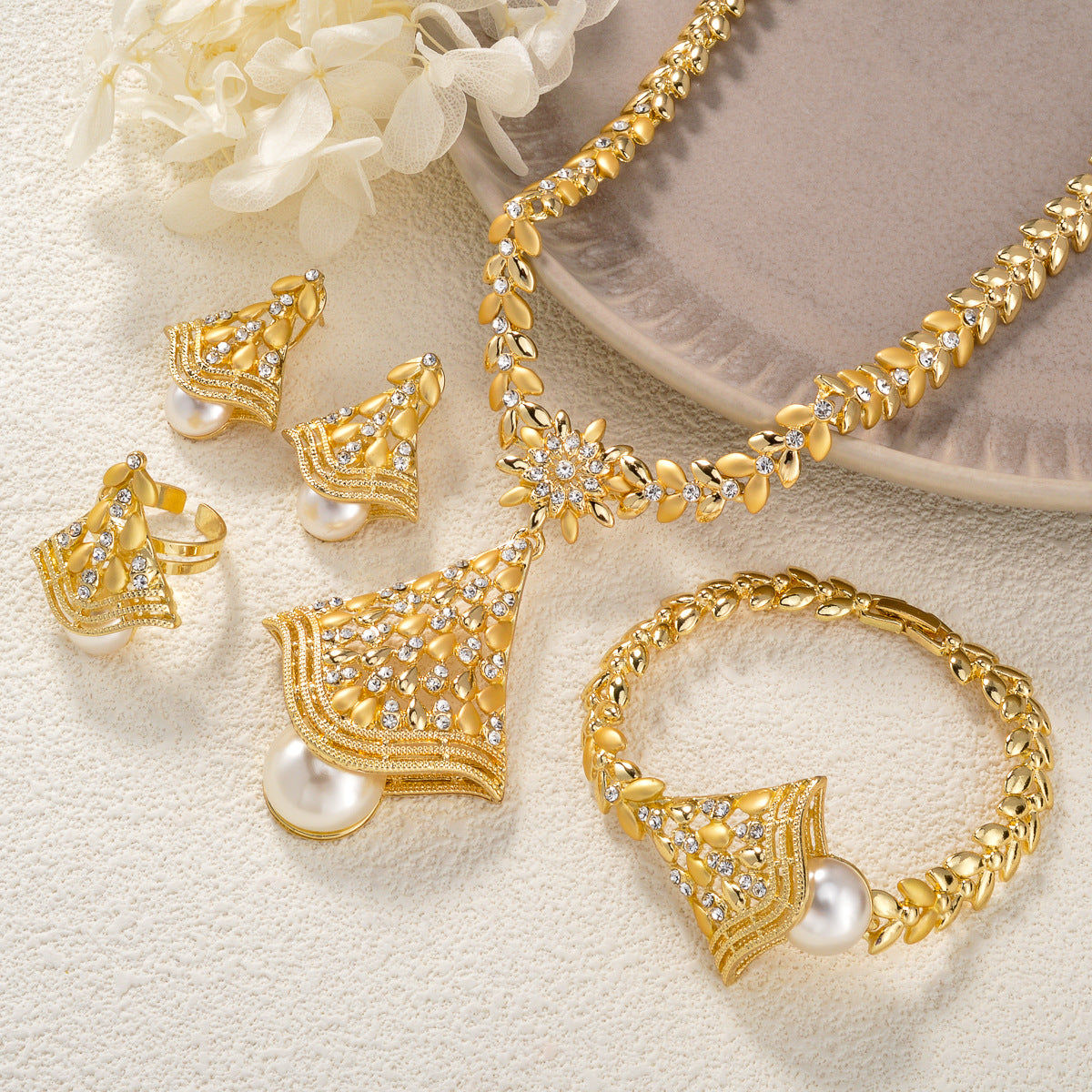 Buy Jewelry 18K Gold-Plated Leaf Necklace online at Fashionner.