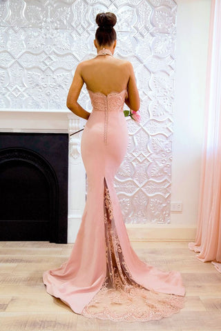 Robe de soirée sans manches en dentelle avec licol
