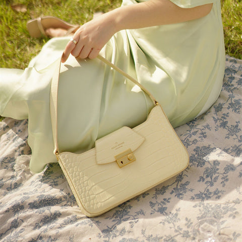 Women's Simple Fashion Underarm Baguette Handbags - Fashionner