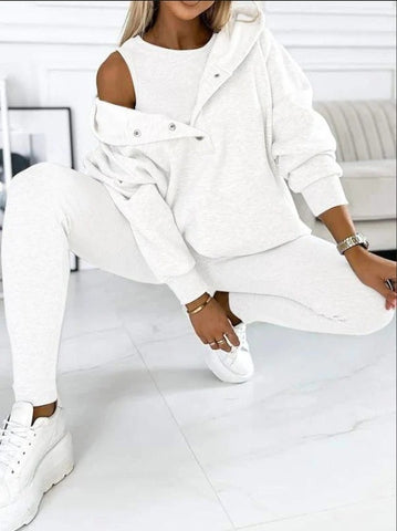 Ensemble trois pièces athleisure : sweat à capuche, gilet ajusté et pantalon à fil épais