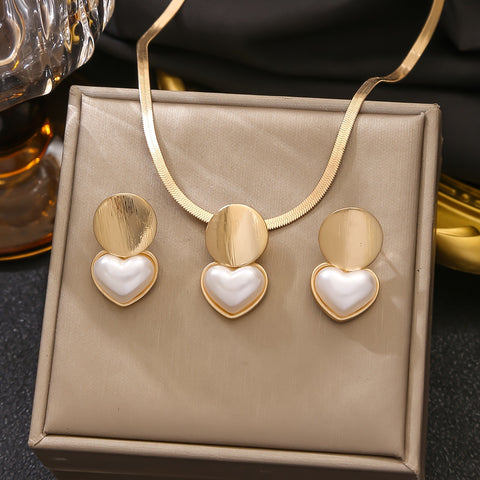 Buy Women'S Creative Round Heart-Shaped Pendant Necklace online at Fashionner.